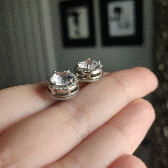 Circular halo stud earrings - Picture 2 of 3